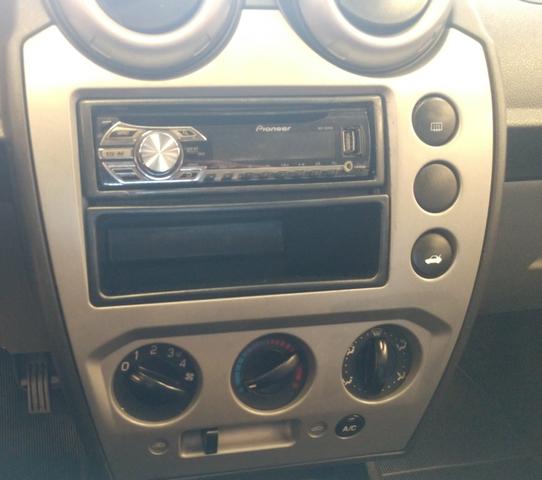 Fiesta sedan 1.0.$18.800 - Foto 3