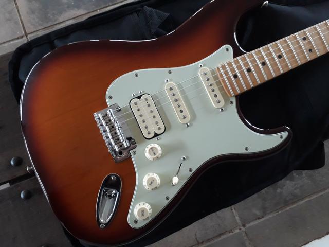 Fender Stratocaster Deluxe HSS Impecável - Foto 2