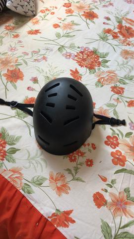 Capacete p/ patins/ Bicicletas/ skatistas