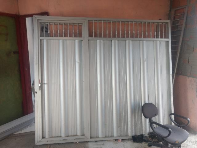 Vende-se este portão de alumínio