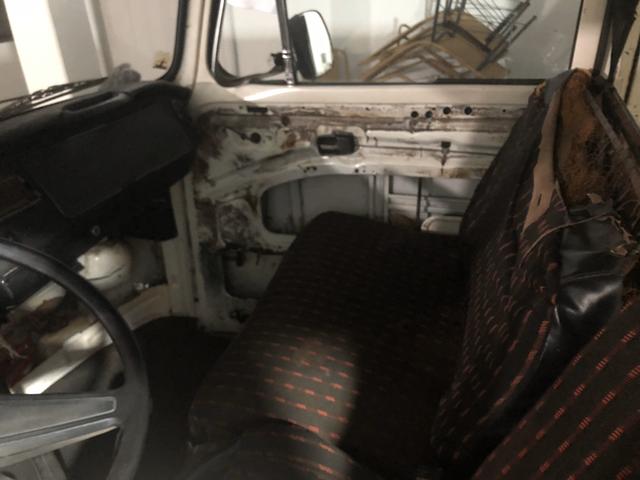 Vendo Kombi 77 - R$ 4.000,00 só hj - Documentada e Trabalhando - Foto 3