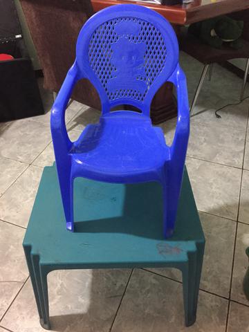 Mesinha e cadeira p criança