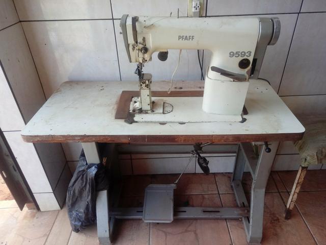 Maquina de costura de coluna