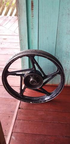 Vendo essa roda trazeira da suzuki aro 18 - Foto 3