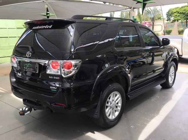 Hilux sw4 srv 3.0 diesel 2013 automatica 7 lugares - Foto 2