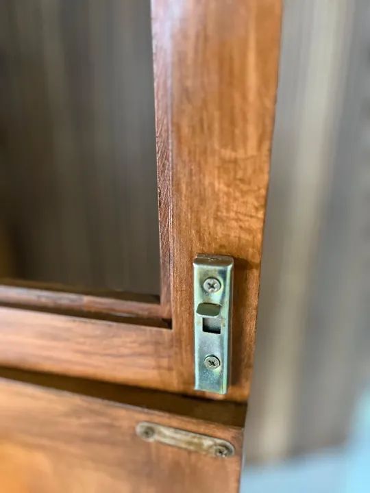 Cristaleira clássica madeira maciça peroba rosa  - Foto 5