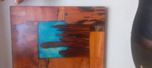 Quadro O Dedo de Deus em resina e peroba rosa