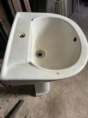 Lavatório com coluna 