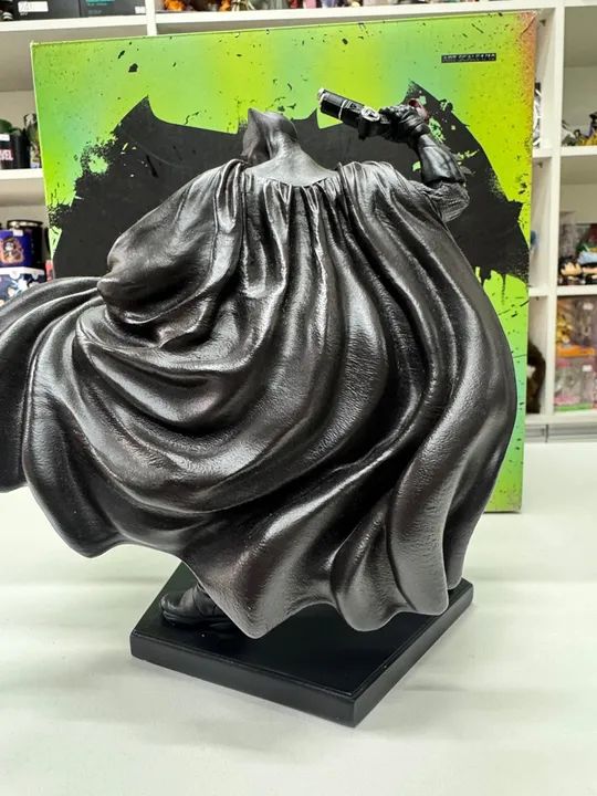 Boneco Batman The Batman (2022) - Colecionável - Foto 2