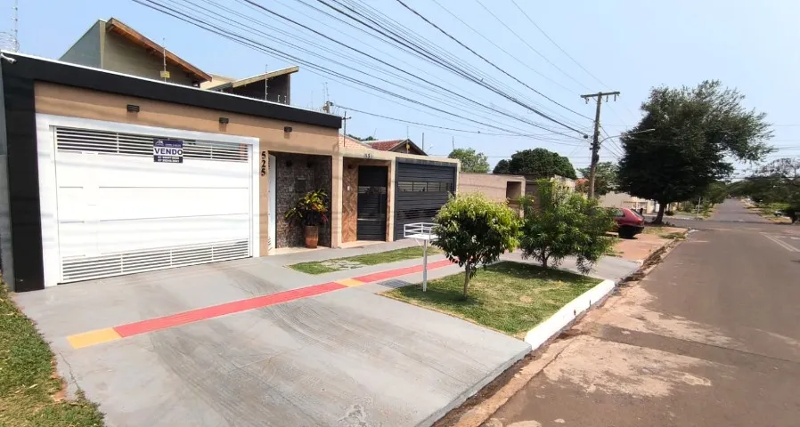 Oportunidade!!! Casa de excelente padrão com porteira fechada na Vila Nasser