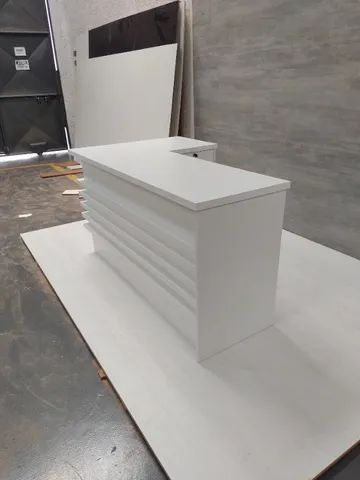 mesa em L ripada branca  - Foto 2