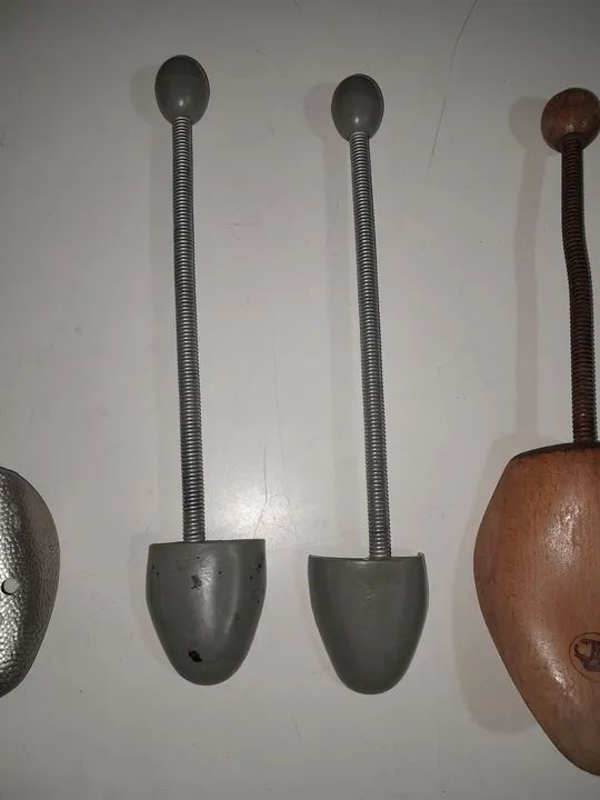 Esticadores de Sapato em Madeira e metal  - Foto 2