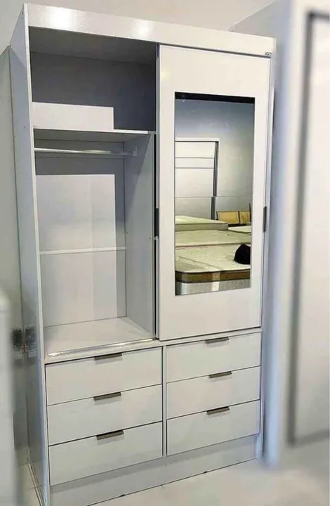 Guarda roupa portas de correr com espelho 6 gavetas