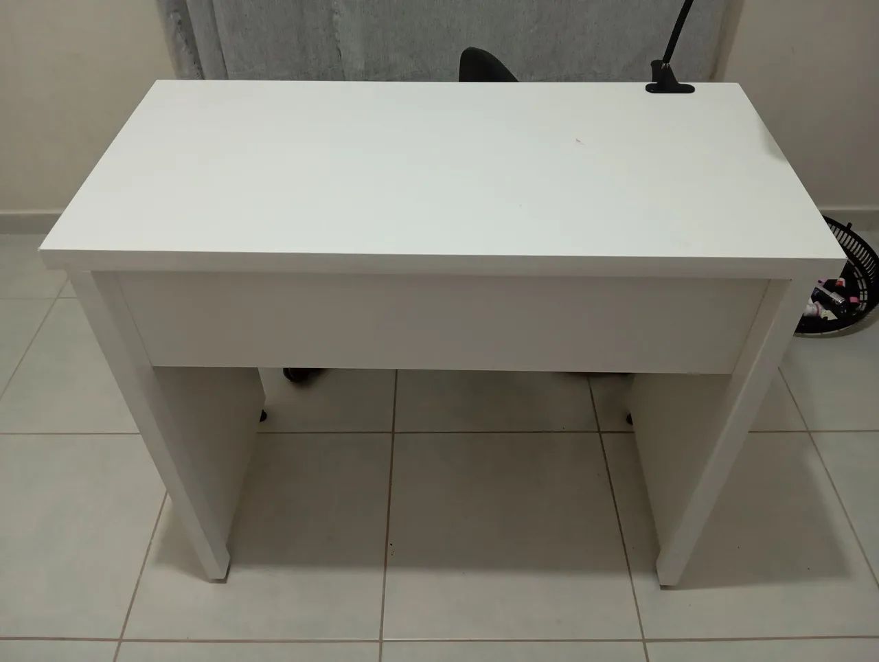 MESA COMPACTA BRANCA, IDEAL PARA ESTUDO OU TRABALHO 64717215786113120