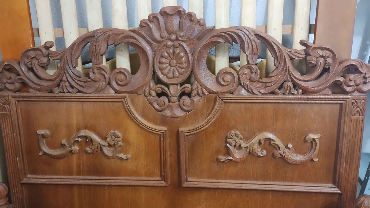Cama casal em madeira trabalhada. - Foto 6