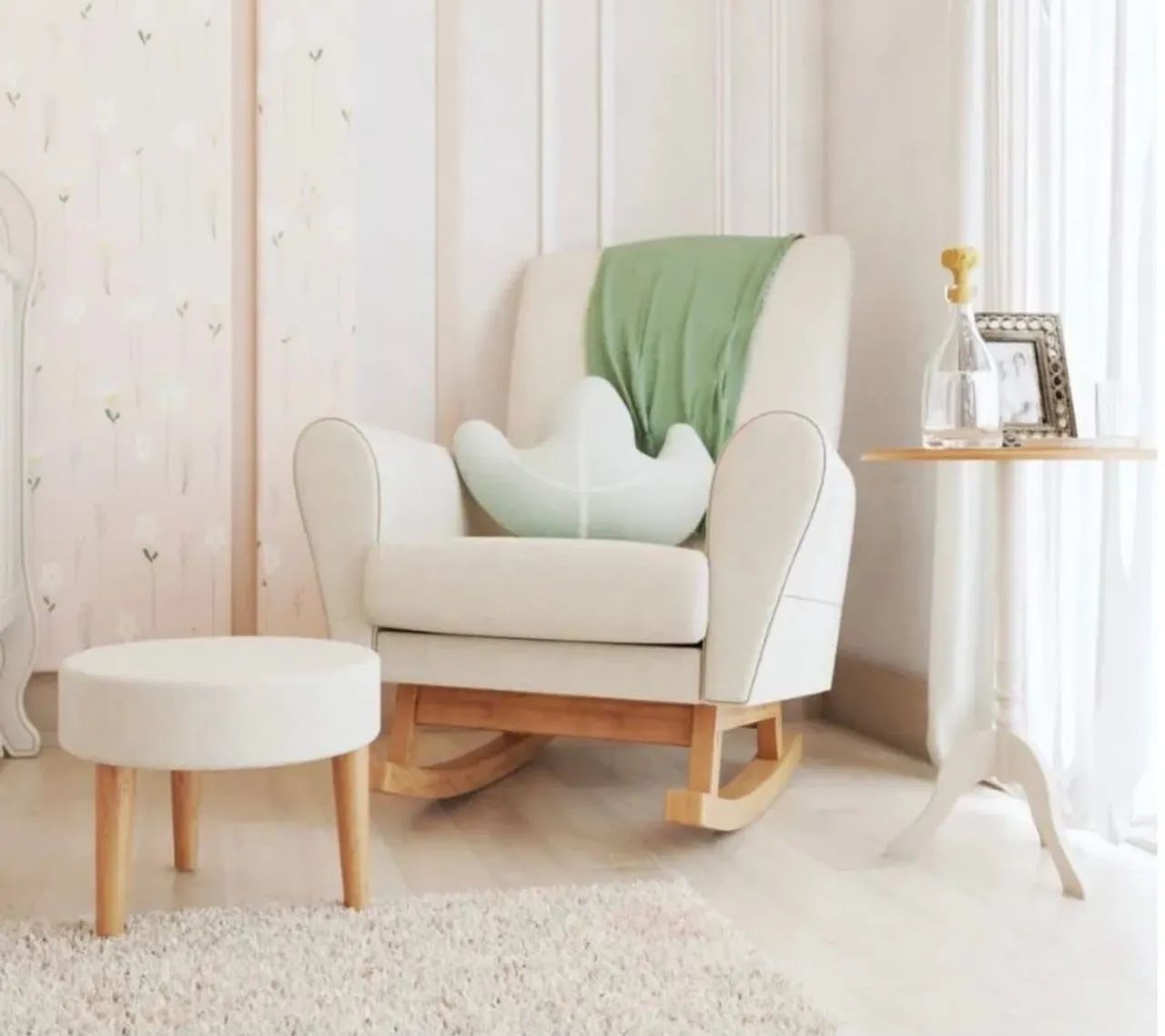 Poltrona para Amamentação Cacau e puf redondo para os pés.  - Foto 6