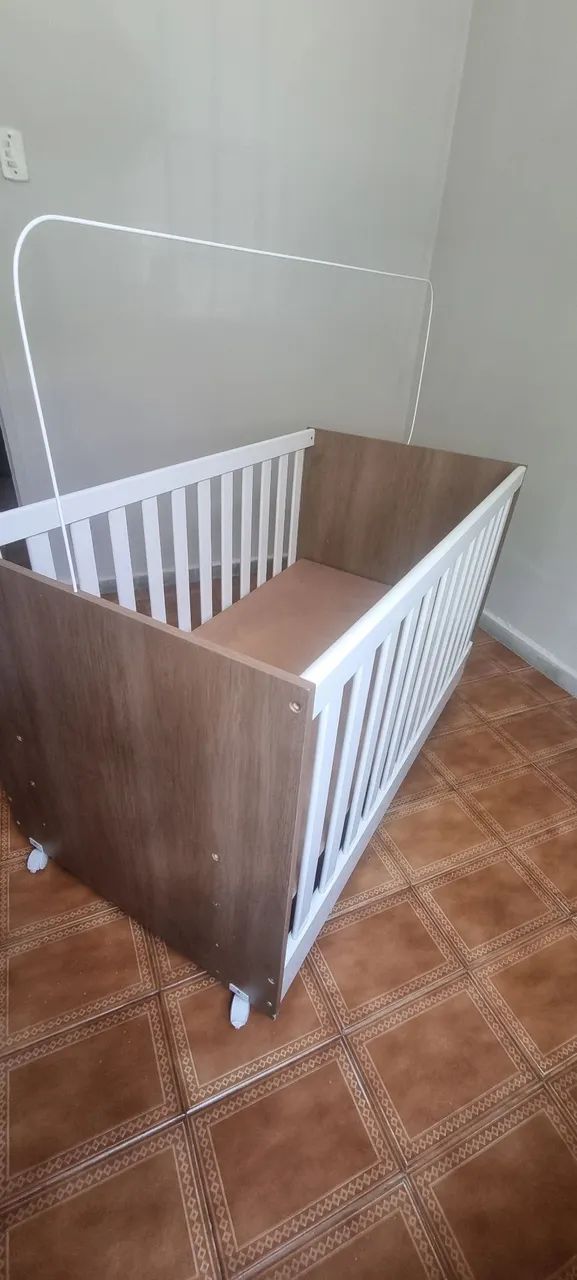Berço de MDF branco com madeira  - Foto 2
