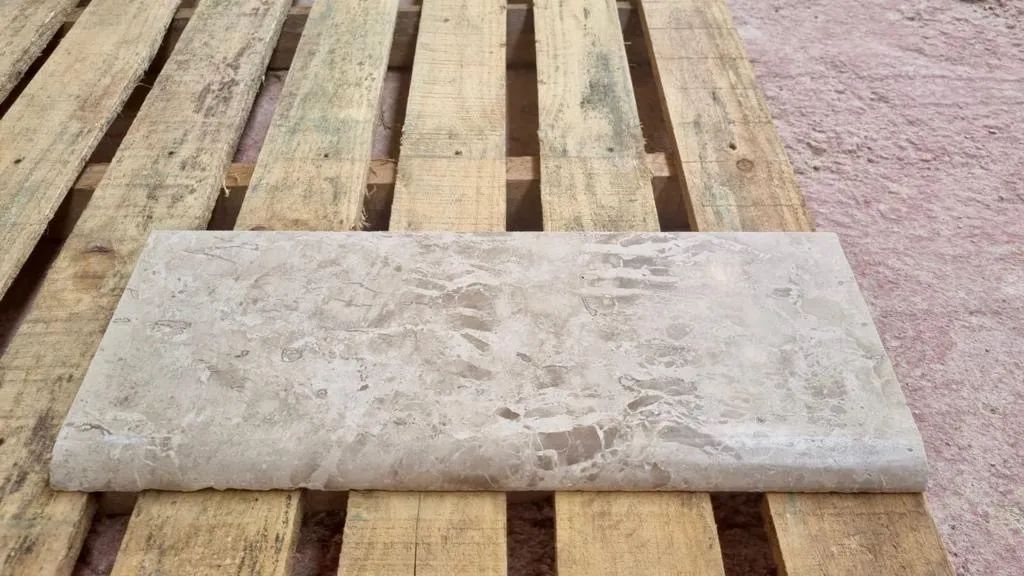 Borda em marmore travertino 