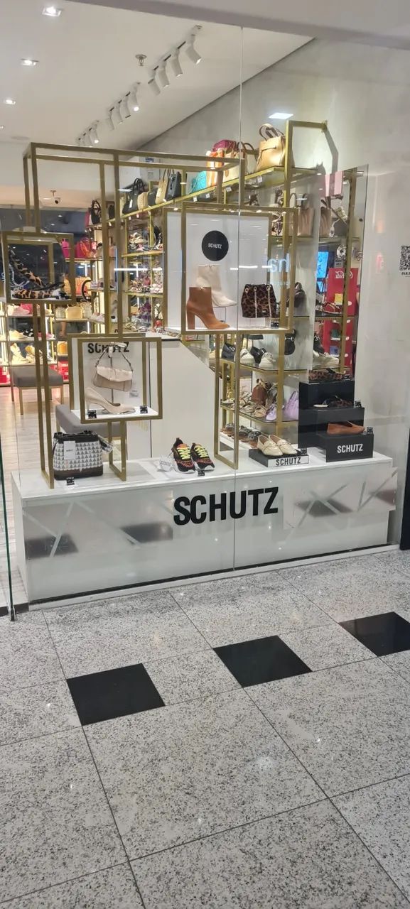 Móvel Expositor Vitrine com armário inferior para armazenamento interno