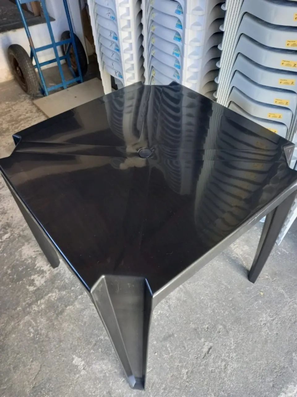 Mesa plastica quadrada nova com garantia