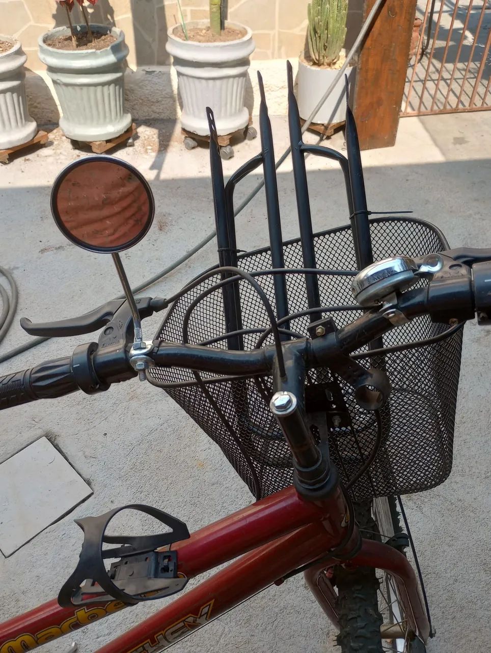 Bicicleta aro 26 com capacete  - Foto 2