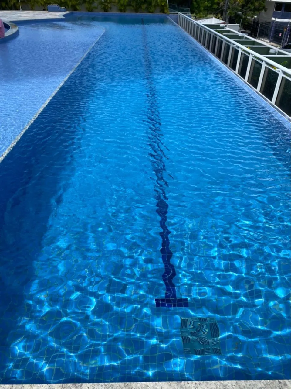 Irmãos piscina.