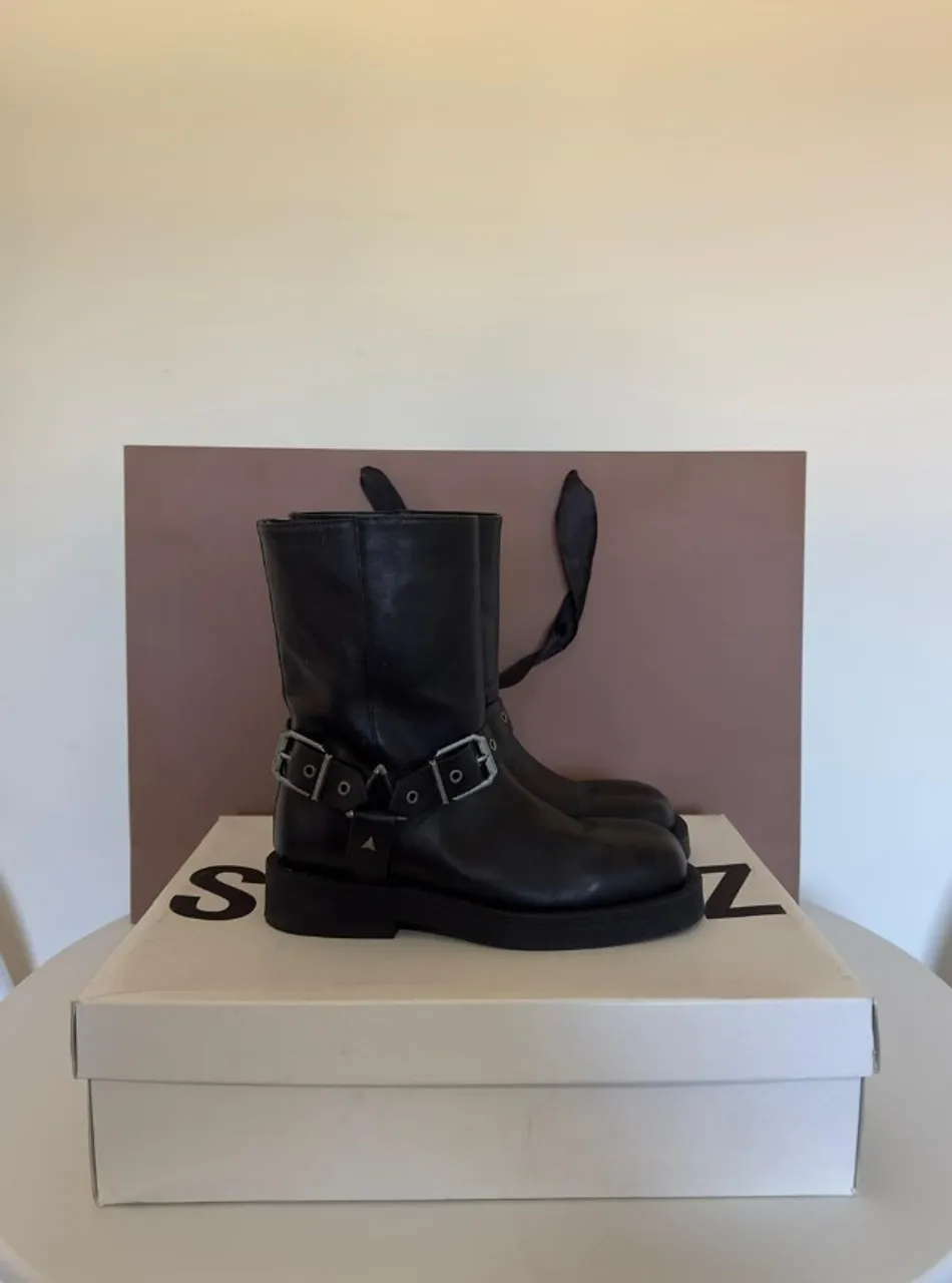 Bota Schutz Couro