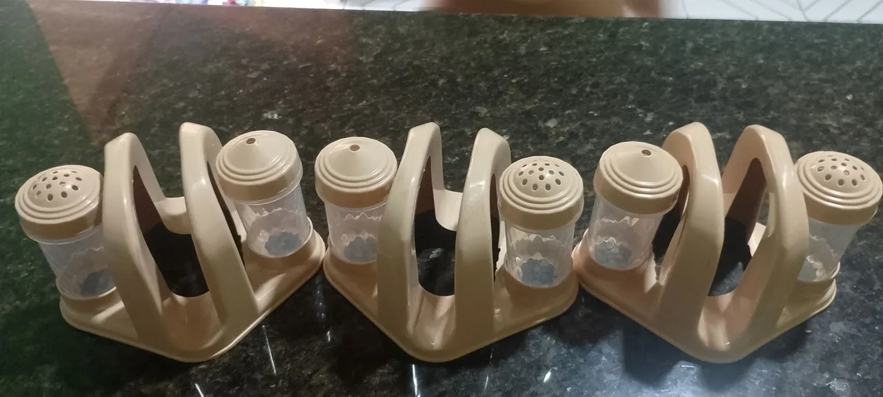 Conjunto de saleiro e pimenteiro