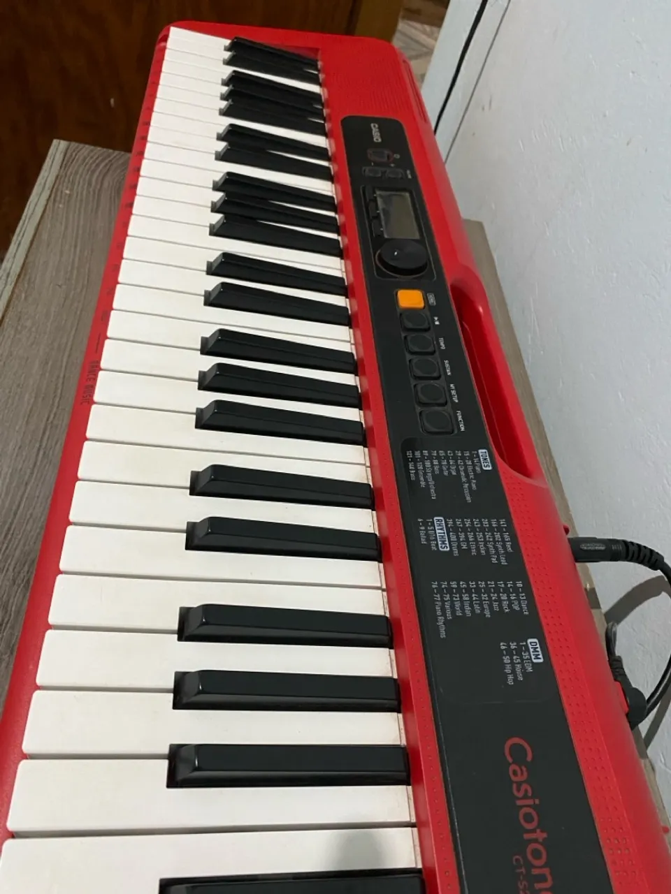 Teclado Casio CT-S200 - Vermelho