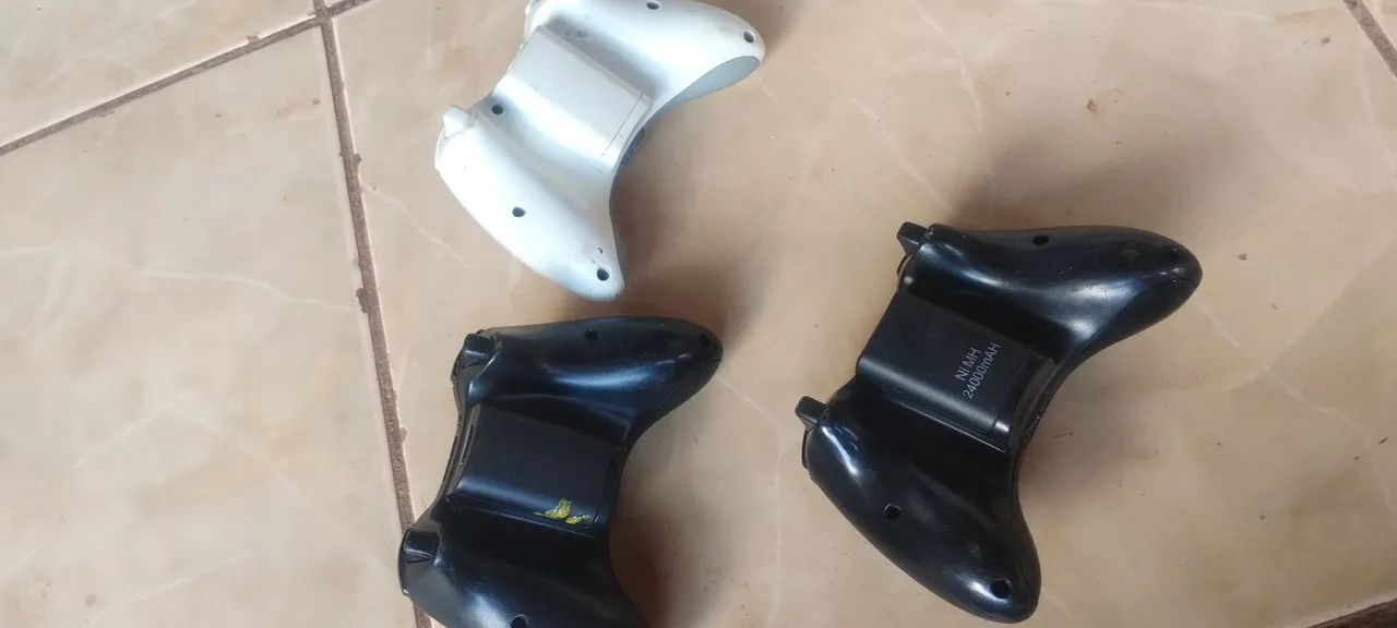 3 Controles Xbox 360 - Foto 2