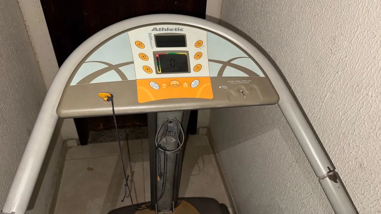Esteira Athletic Extreme 3000 até 150 quilos - Foto 4