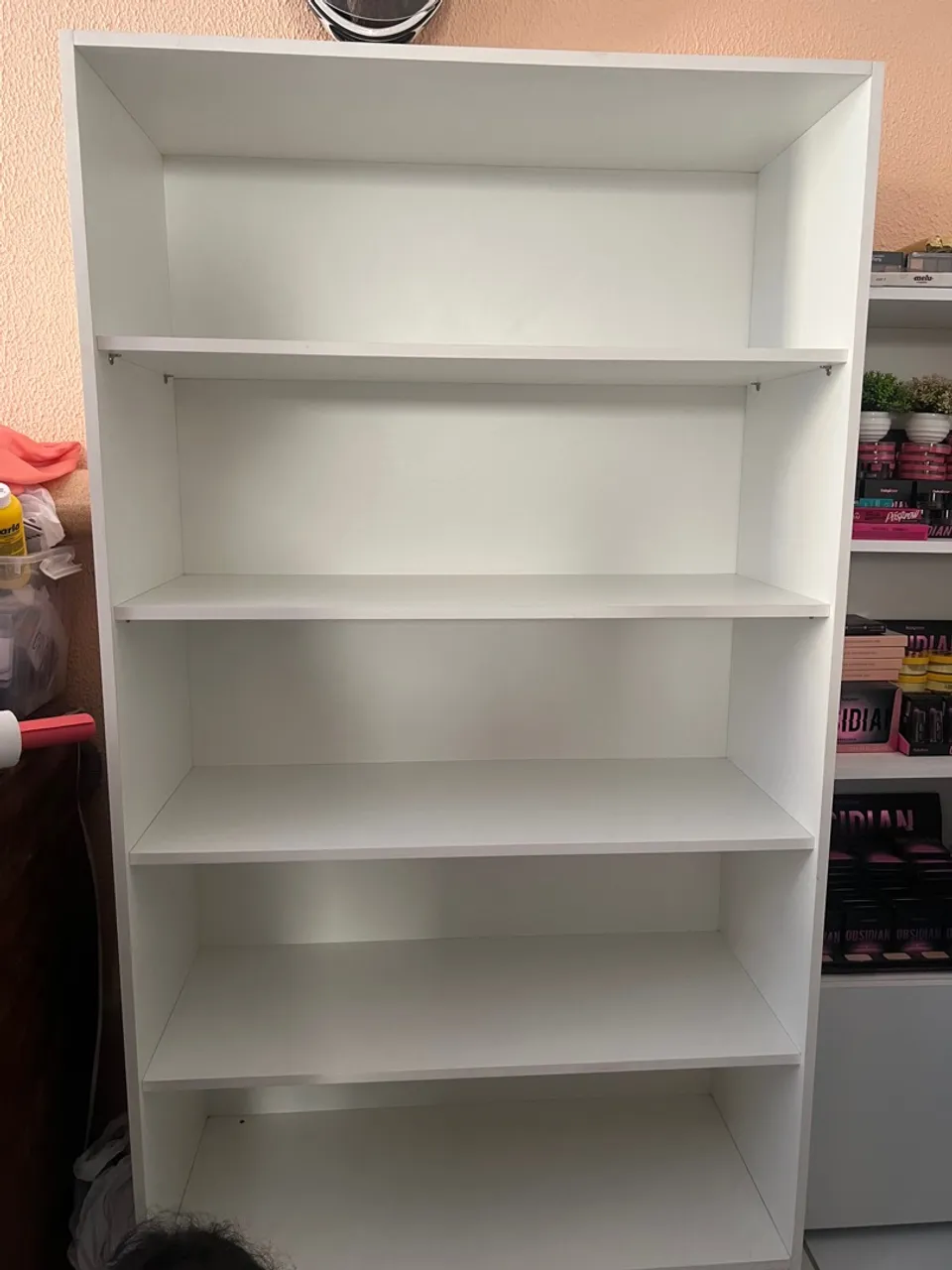 Estante branca para organização