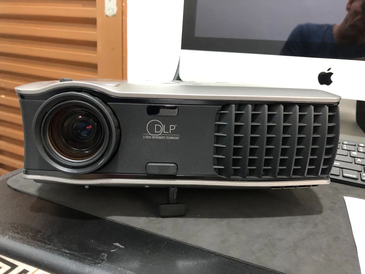 Projetor DLP Dell  Super conservado 