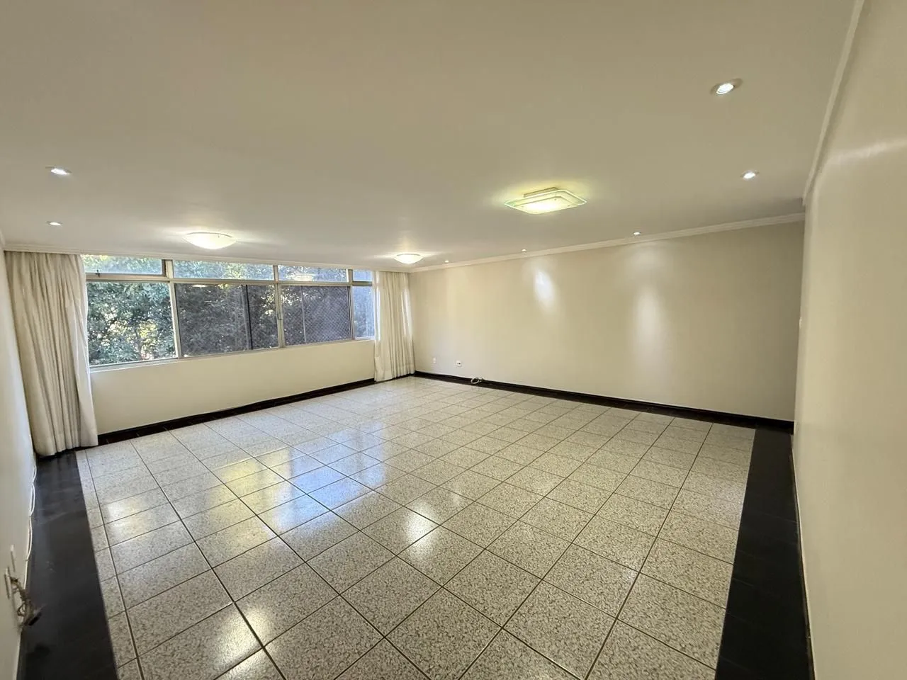 Aluga-se um lindo apartamento na SQS 309