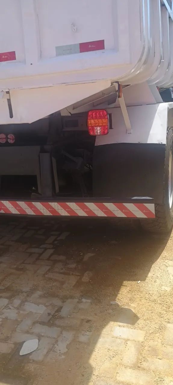 caminhão toco caçamba categoria especial com reduzida e cabine de fibra muito boa  - Foto 10