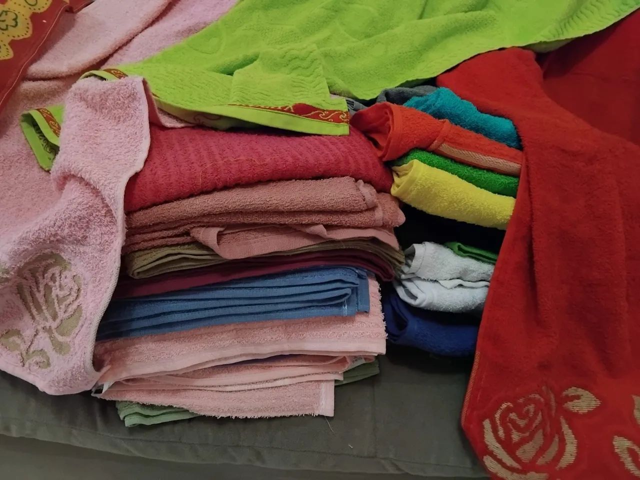 Vende-se toalhas de banho e de rosto - Foto 2