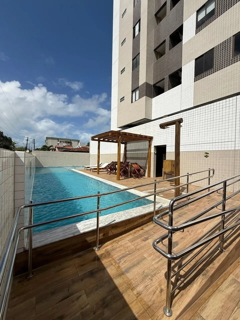 Apartamento com 3/4 suíte e varanda com 64 m² no Barro Duro.