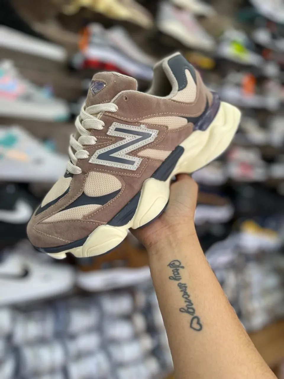 Tênis New Balance 9060 - Conforto e Estilo!