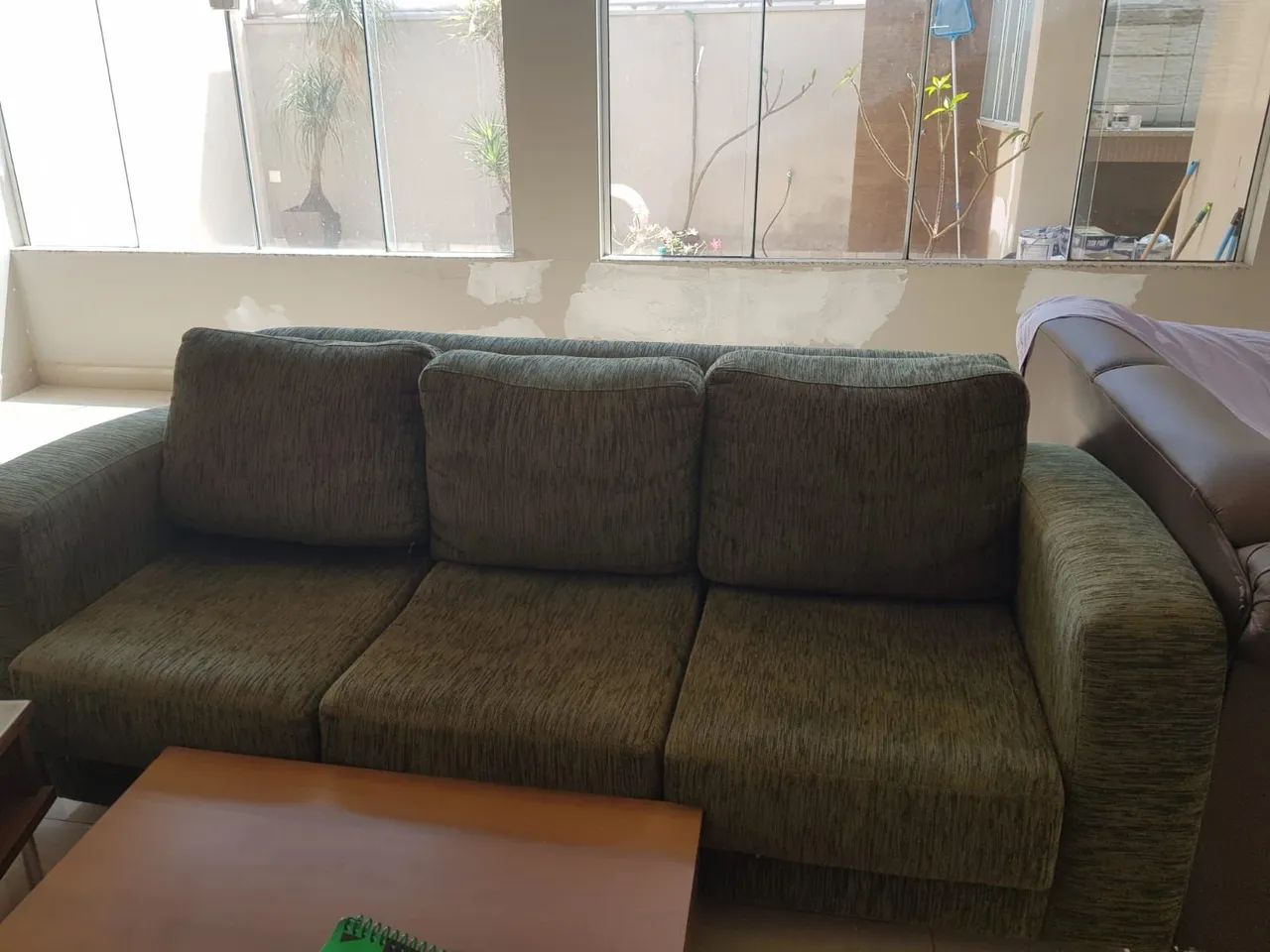 Sofá 3 lugares . 2 assentos  são chaise .  