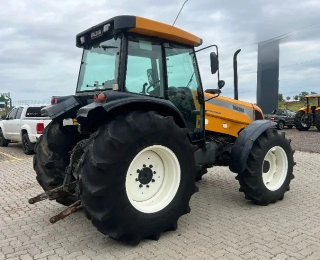 Trator Valtra Bm125 2016. 