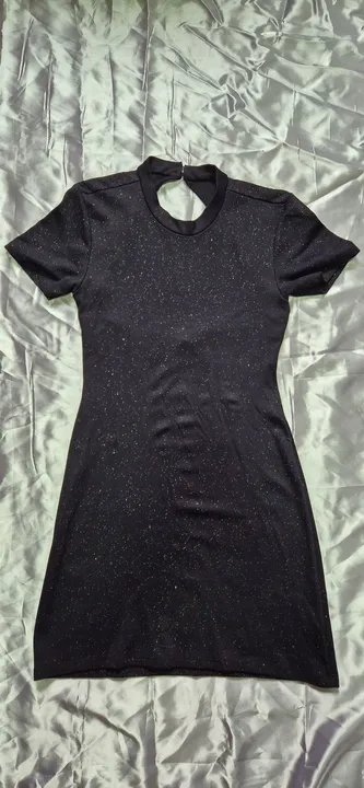 Vestido preto de festa com glitter
