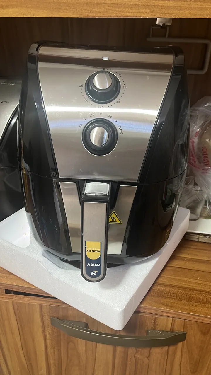 Air fryer nova nunca usada
