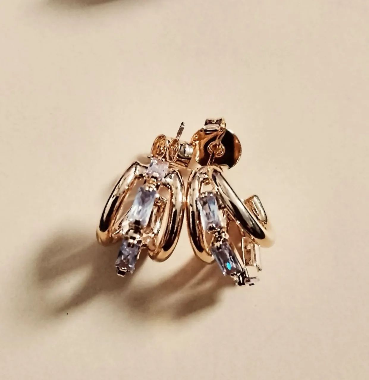 Brincos folheados em ouro com detalhes em Cristal!!!