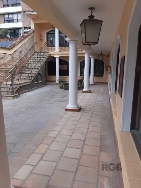 Loja em Porto Alegre, no bairro Tristeza, e 0 banheiros, para locação.