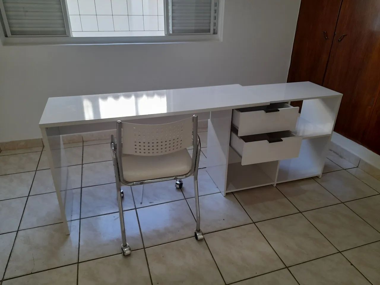 Vendo escrivaninha muito nova, zerada - Foto 2