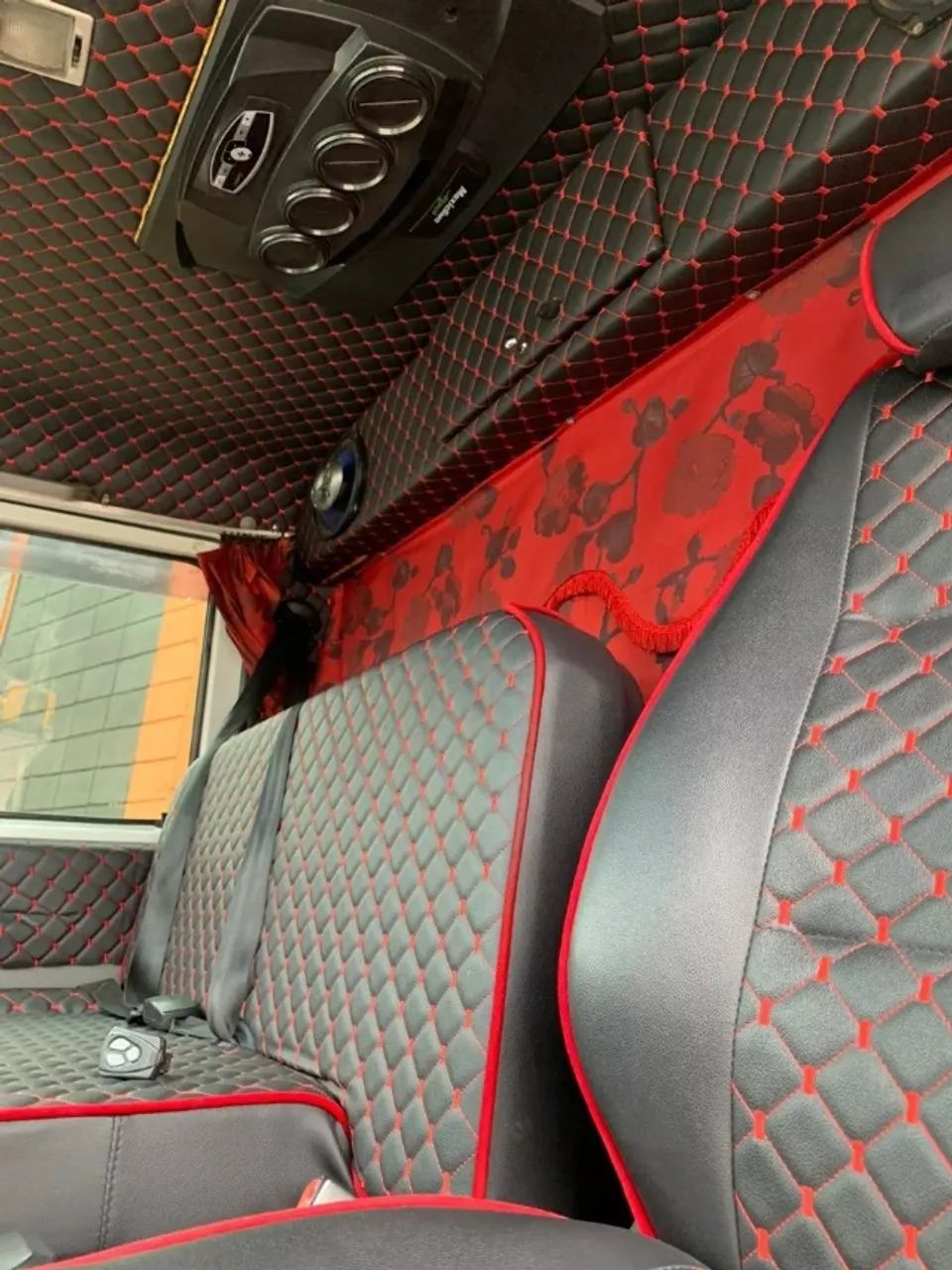 Volkswagen 8-150 2012 baú 5 metros - Foto 5