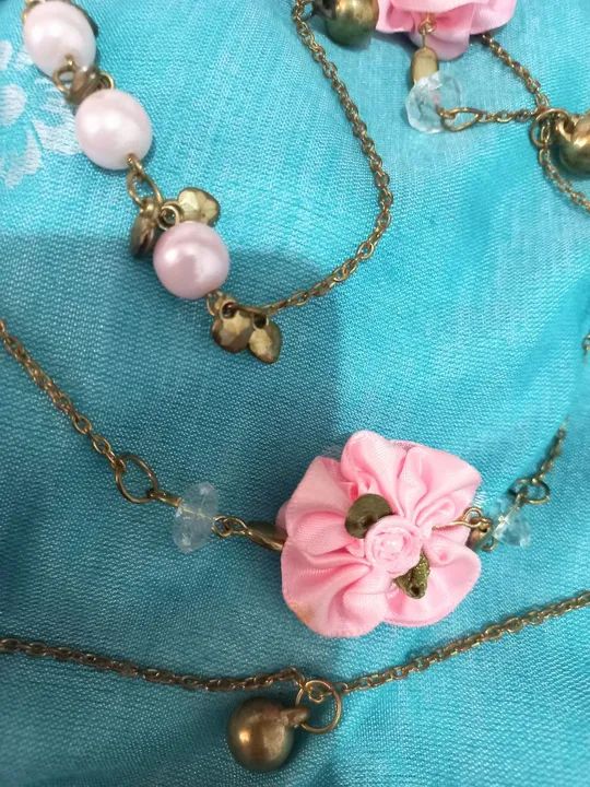 Cinto ou colar com flores  pérolas  - Foto 2