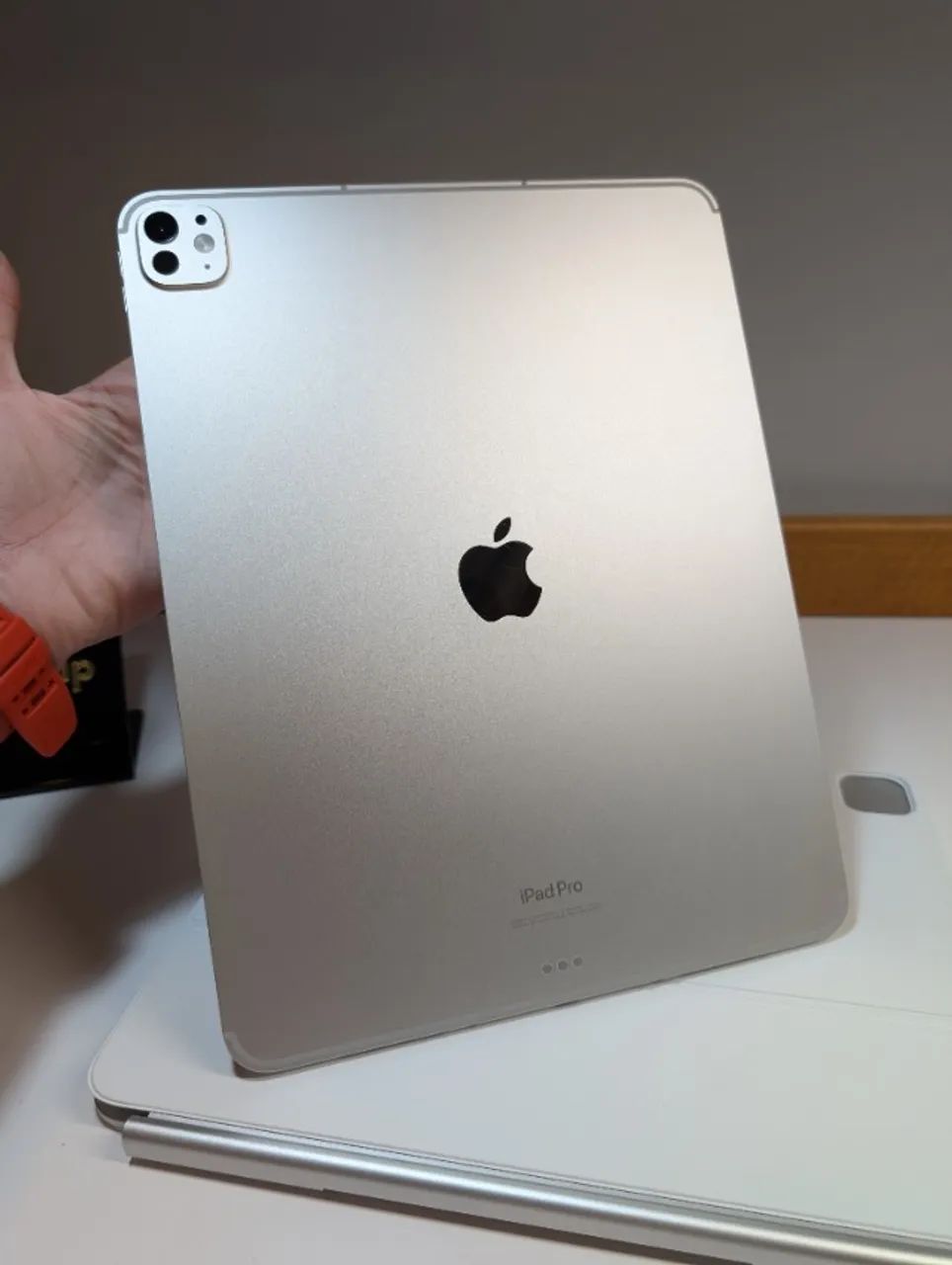 IPAD PRO M4 OLED 13 - WIFI+ 5G(CELULLAR) - 16GB/1TB SILVER COM MAGIC KEYBOARD - Foto 5