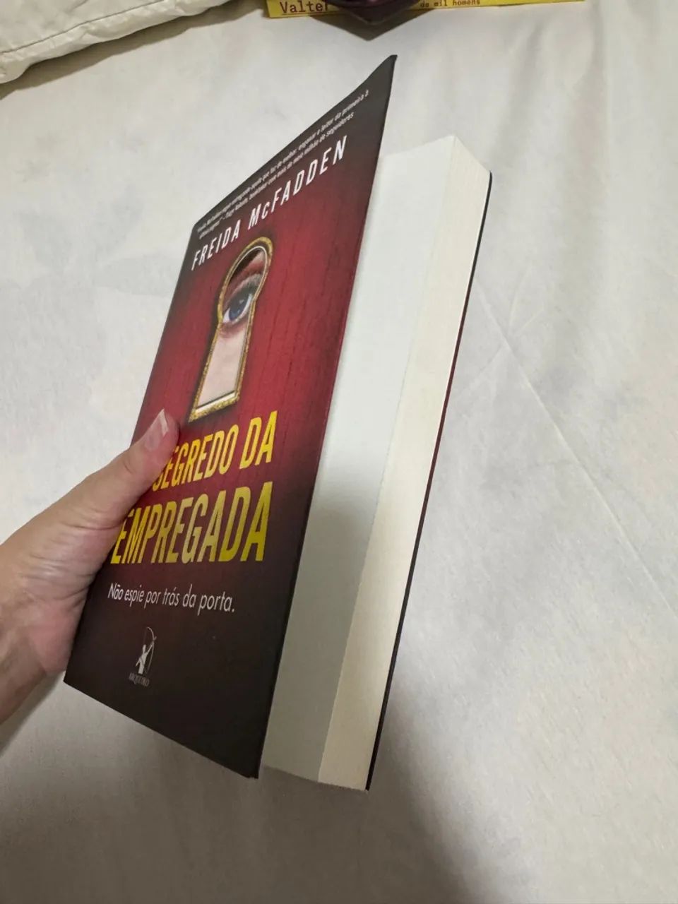 Livro O Segredo da Empregada - Freida McFadden - Foto 2
