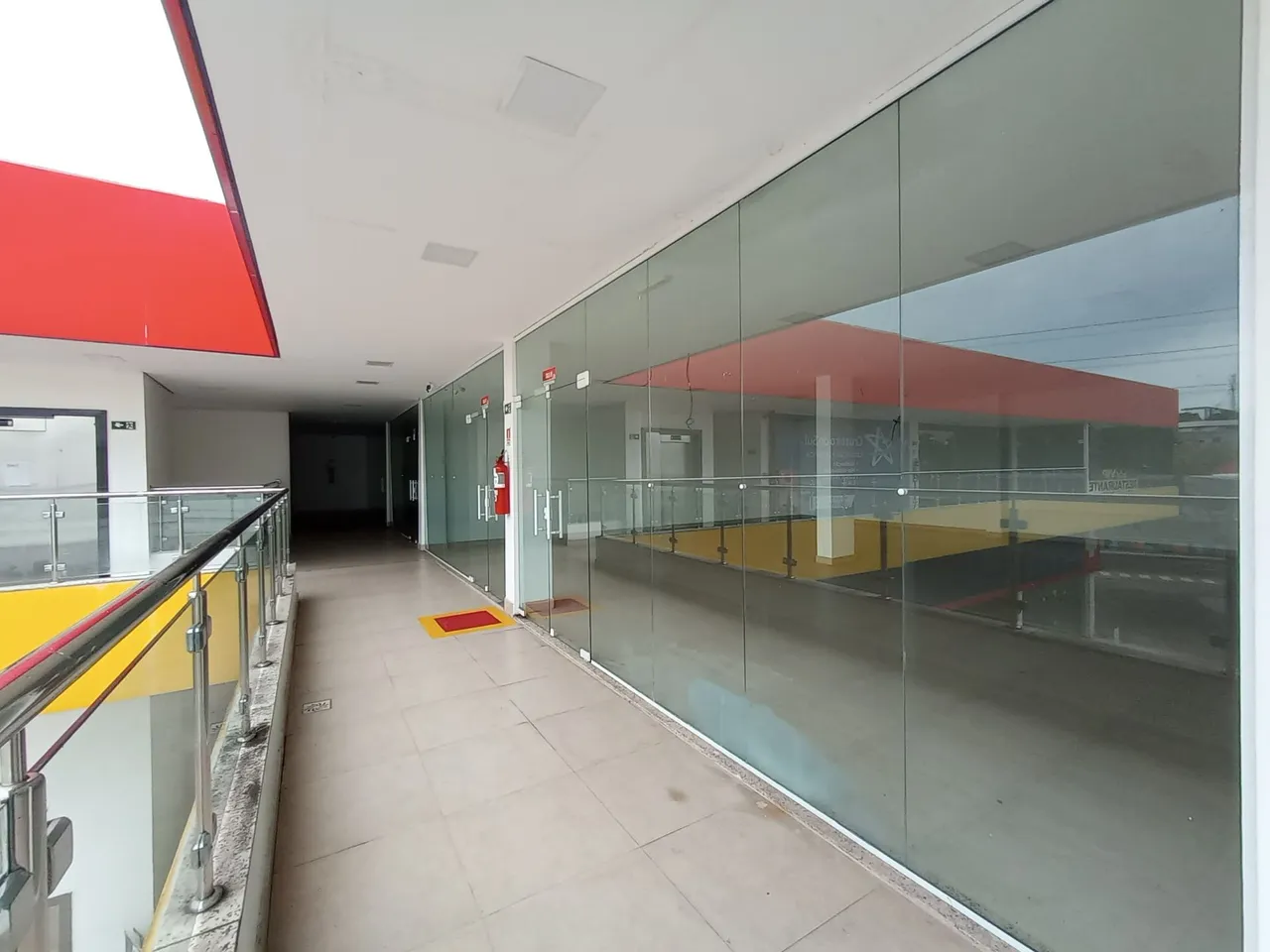 //Lojas Comerciais com 50 e 100 m2